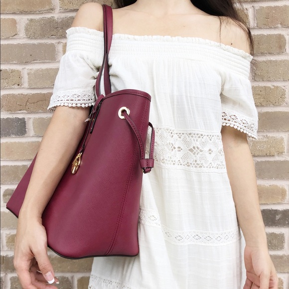 SALE👜💕-NWT Michael Kors Travel Large Tote - Picture 4 of 6